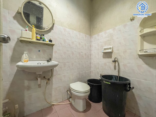 *****ทาวน์เฮ้าส์มือสองย่านนนทบุรี ม.ช.รุ่งเรือง 6 บางกรวย-ไทรน้อย เนื้อที่มากถึง 20 ตร.ว. ฟังก์ชัน 2 ห้องนอน 2 ห้องน้ำ 1 ที่จอดรถ บนทำเลศักยภาพ เพียง 10 นาทีถึงรถไฟฟ้าสายสีม่วง "สถานีบางพลู" ใกล้เซ็นทรัลเวสท์เกต ,เซ็นทรัลรัตนาธิเบศร์ เดินทางสะดวกสุดๆ